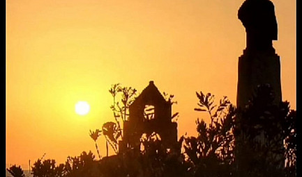 Je suis le Kosmos, elle est l’Univers